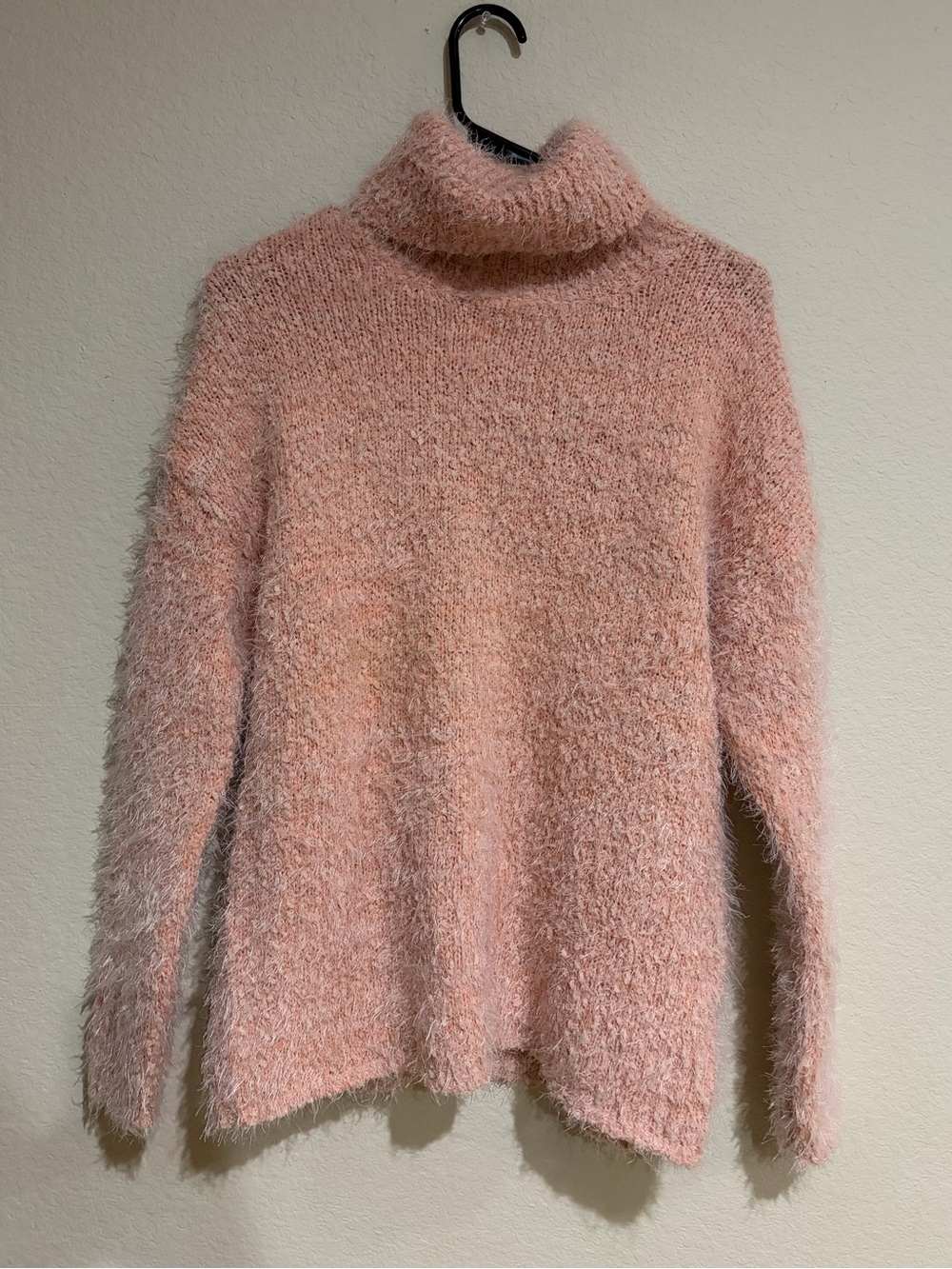 Lux II Women’s Medium Pink Fuzzy Eyelash Knit Turtleneck Sweater Cozy Soft
